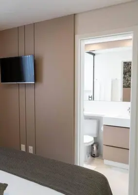 Uma televisão e/ou sistema de entretenimento em Ed Sky Tower 602