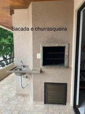 A planta de Apartamento lindo e confortável a 80 mt da praia de Bombas