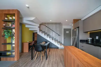 A planta de Aion 306 - Duplex compacto com 2 quartos - 50 metros do mar!