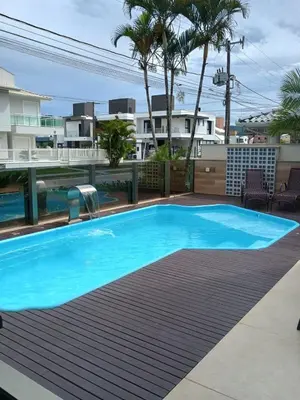 A piscina em ou perto de Lindo de Palmas
