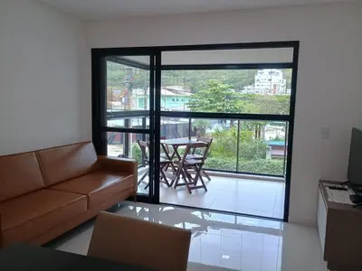 Uma área de estar em Recanto Aguapés