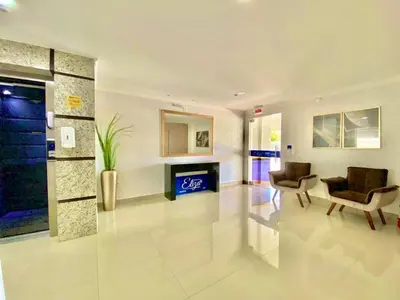Uma televisão e/ou sistema de entretenimento em Apartamento 6 pessoas em bombas