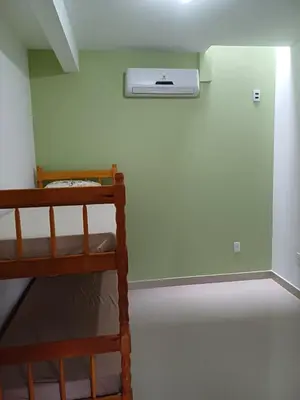 Uma cama ou camas num quarto em AP 02 Praia de Mariscal