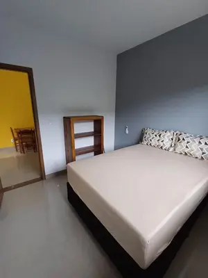 Uma cama ou camas num quarto em AP 03 Praia Mariscal 800mts mar