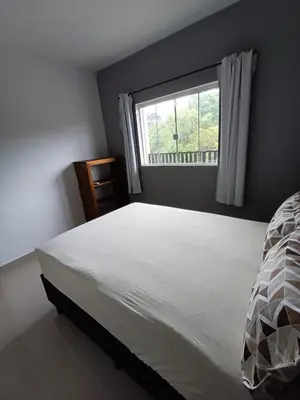Uma cama ou camas num quarto em AP 03 Praia Mariscal 800mts mar