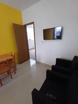Uma televisão e/ou sistema de entretenimento em AP 03 Praia Mariscal 800mts mar