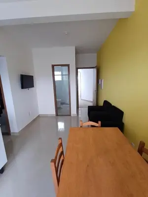 Uma televisão e/ou sistema de entretenimento em AP 04 Praia Mariscal 800mt mar