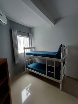 Uma cama ou camas num quarto em AP 04 Praia Mariscal 800mt mar