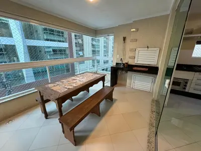 A planta de Apartamento 3 Suítes Vila do Mar Meia Praia