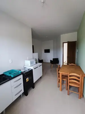 Uma televisão e/ou sistema de entretenimento em AP 06 Praia Mariscal 800mt mar