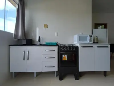 A cozinha ou kitchenette de AP 06 Praia Mariscal 800mt mar