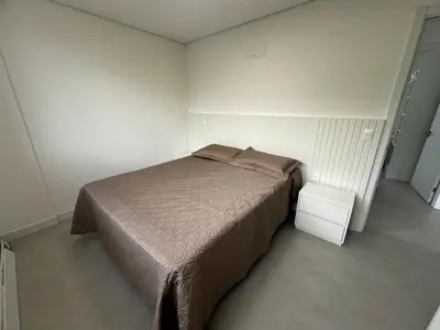 Uma cama ou camas num quarto em Cód 29 - Apartamento elegante no Oasis do Atlântico com piscina e spa