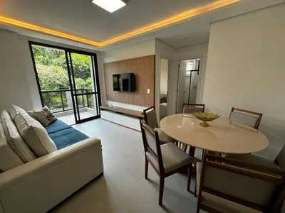 Uma televisão e/ou sistema de entretenimento em Cód 29 - Apartamento elegante no Oasis do Atlântico com piscina e spa