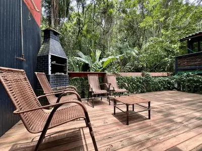 Um jardim no exterior de Casa Saíra