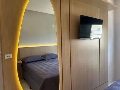 Uma cama ou camas num quarto em Mirante do Oceano hospedaria à 70 metros da praia, com piscina aquecida, sala de jogos, academia e espaço kids!!