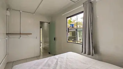 Uma cama ou camas num quarto em RJ408-02 Container a 650m de la playa de Mariscal