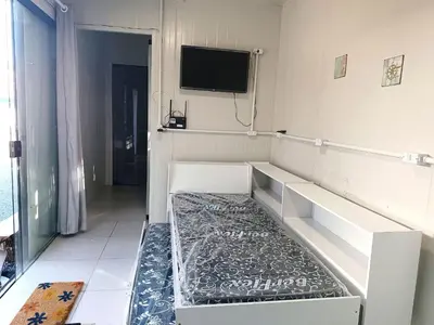Uma televisão e/ou sistema de entretenimento em RJ408-02 Container a 650m de la playa de Mariscal