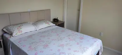 Uma cama ou camas num quarto em Apartamento 202 Bombinhas