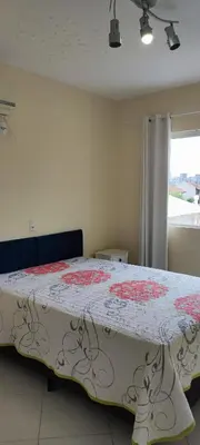 Uma cama ou camas num quarto em Apartamento 202 Bombinhas