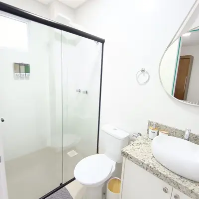 Uma casa de banho em Charmoso apartamento 2 quartos 2 cuadras do mar Itapema