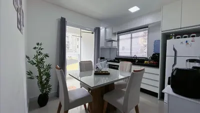 A cozinha ou kitchenette de Charmoso apartamento 2 quartos 2 cuadras do mar Itapema