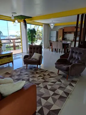 Uma área de estar em Casa Estação Atlântica