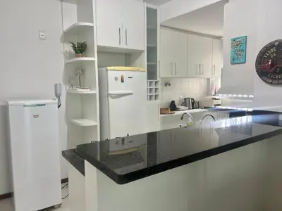 A cozinha ou kitchenette de Completo! Apto completo na praia de Palmas OJ03I