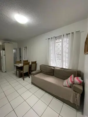 Uma área de estar em Apto B 17