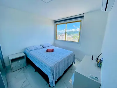 Uma cama ou camas num quarto em Apto Alto Padrão, vista panorâmica para toda a orla e mar, 2Q, 1 vaga