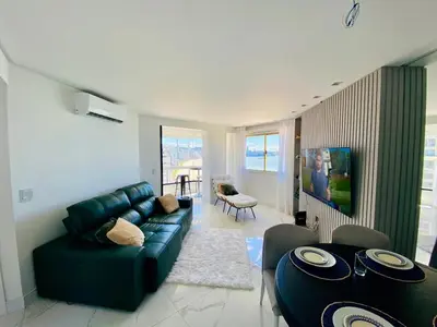 Uma área de estar em Apto Alto Padrão, vista panorâmica para toda a orla e mar, 2Q, 1 vaga