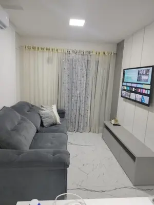 Uma televisão e/ou sistema de entretenimento em Apartamento temporada - Meia Praia