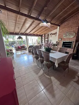Uma área de estar em Casa em Bombas
