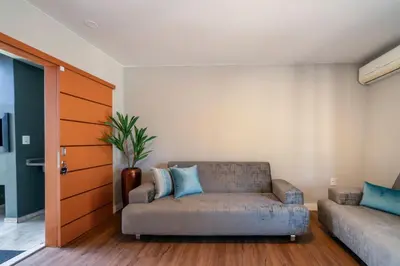 Uma área de estar em Casa alto padrão com piscina p/15 pessoas