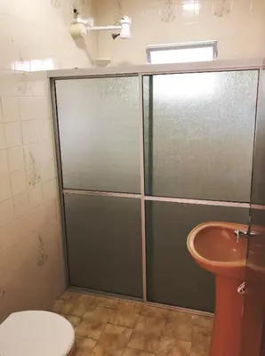 Uma casa de banho em Quartos 50 metros do mar