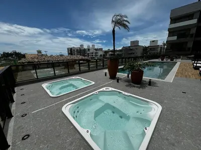A piscina em ou perto de Cód 100 - Apartamento de 1suíte com spa e piscina