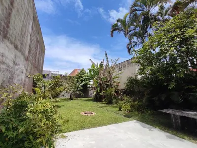 Um jardim no exterior de Casa Nativa BC