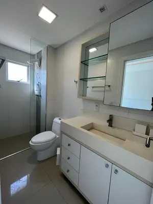 Uma casa de banho em Lindo apartamento em Itapema