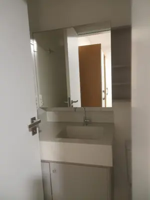 Uma casa de banho em Sunset Boulevard Residence Apartamento 302