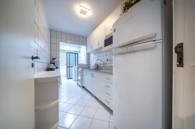 A cozinha ou kitchenette de Apto Charmoso Próx. à Praia de Itapema ZF4014