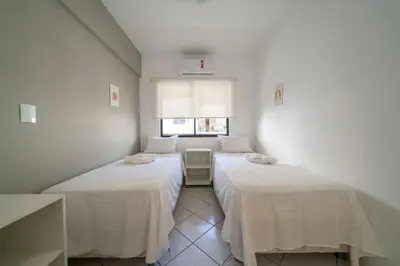 Uma cama ou camas num quarto em Apto Charmoso Próx. à Praia de Itapema ZF4014