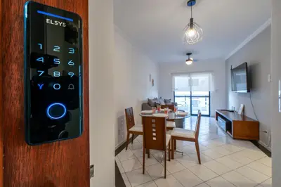 Uma televisão e/ou sistema de entretenimento em Apto Charmoso Próx. à Praia de Itapema ZF4014