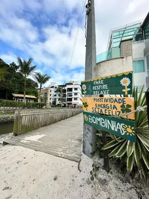 O edifício onde o apartamento está situado