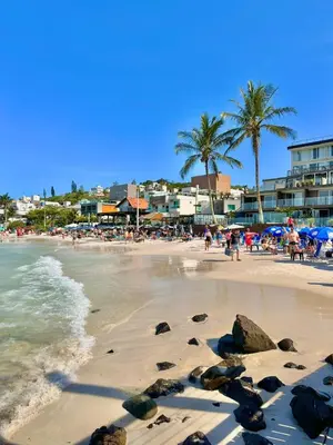 Uma praia em ou perto do apartamento