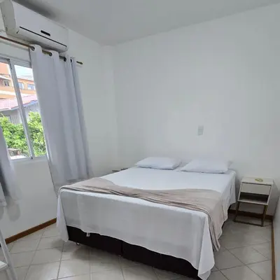Uma cama ou camas num quarto em Casa com Jacuzzi em Bombas