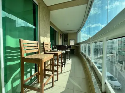 Uma varanda ou terraço em B254- Apto 3 quartos com 2 vagas de garagem Bombas