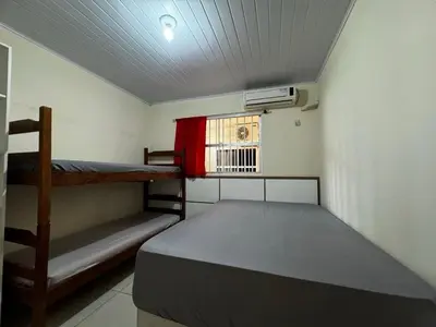 Uma cama ou camas num quarto em #05-B - (Refúgio e Mar) Hospedagem em Canto Grande, Bombinhas