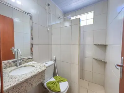 Uma casa de banho em #06-B - (Refúgio e Mar) Hospedagem em Canto Grande, Bombinhas