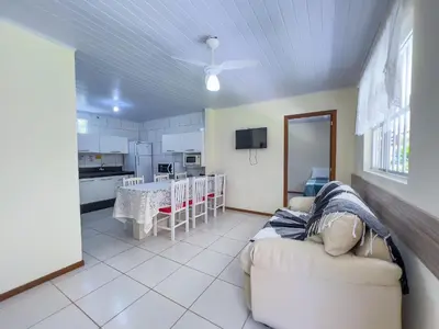 A cozinha ou kitchenette de #06-B - (Refúgio e Mar) Hospedagem em Canto Grande, Bombinhas