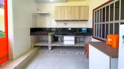 A cozinha ou kitchenette de #08A-M - (Refúgio e Mar) Hospedagem em Canto Grande, Bombinhas