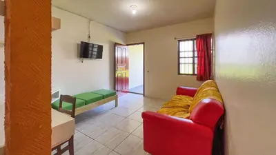 Uma televisão e/ou sistema de entretenimento em #09-M - (Refúgio e Mar) Hospedagem em Canto Grande, Bombinhas